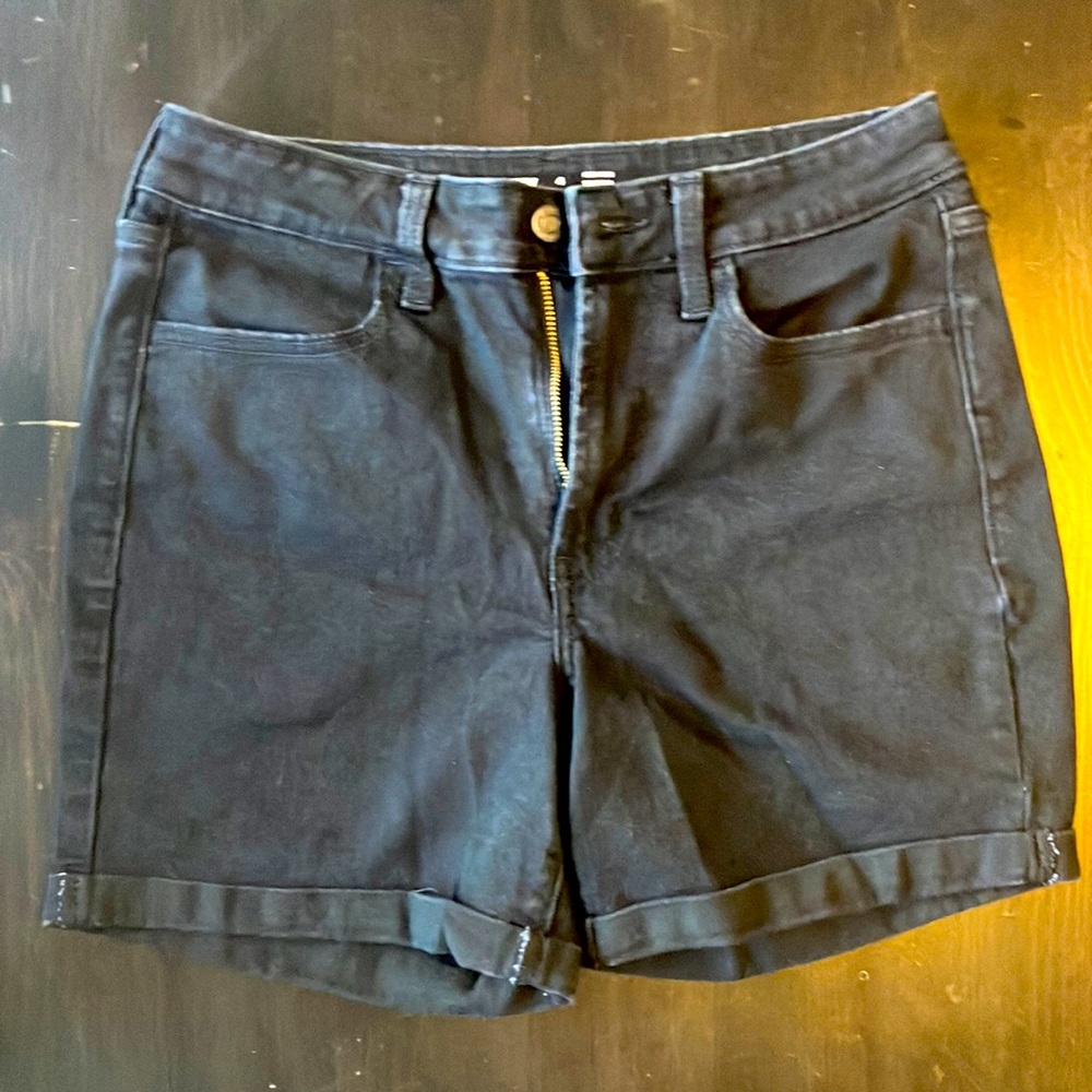 Black Old Navy High-rise Wow cuffed shorts. Size 4.